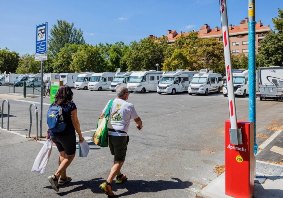 Vitoria busca una empresa que gestione el parking de autocaravanas