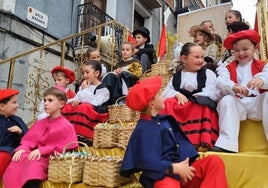Haurren danborradak musikaz eta kolorez beteko ditu kaleak larunbat honetan. Desfilea 17:00etan aterako da Herriko plazatik.