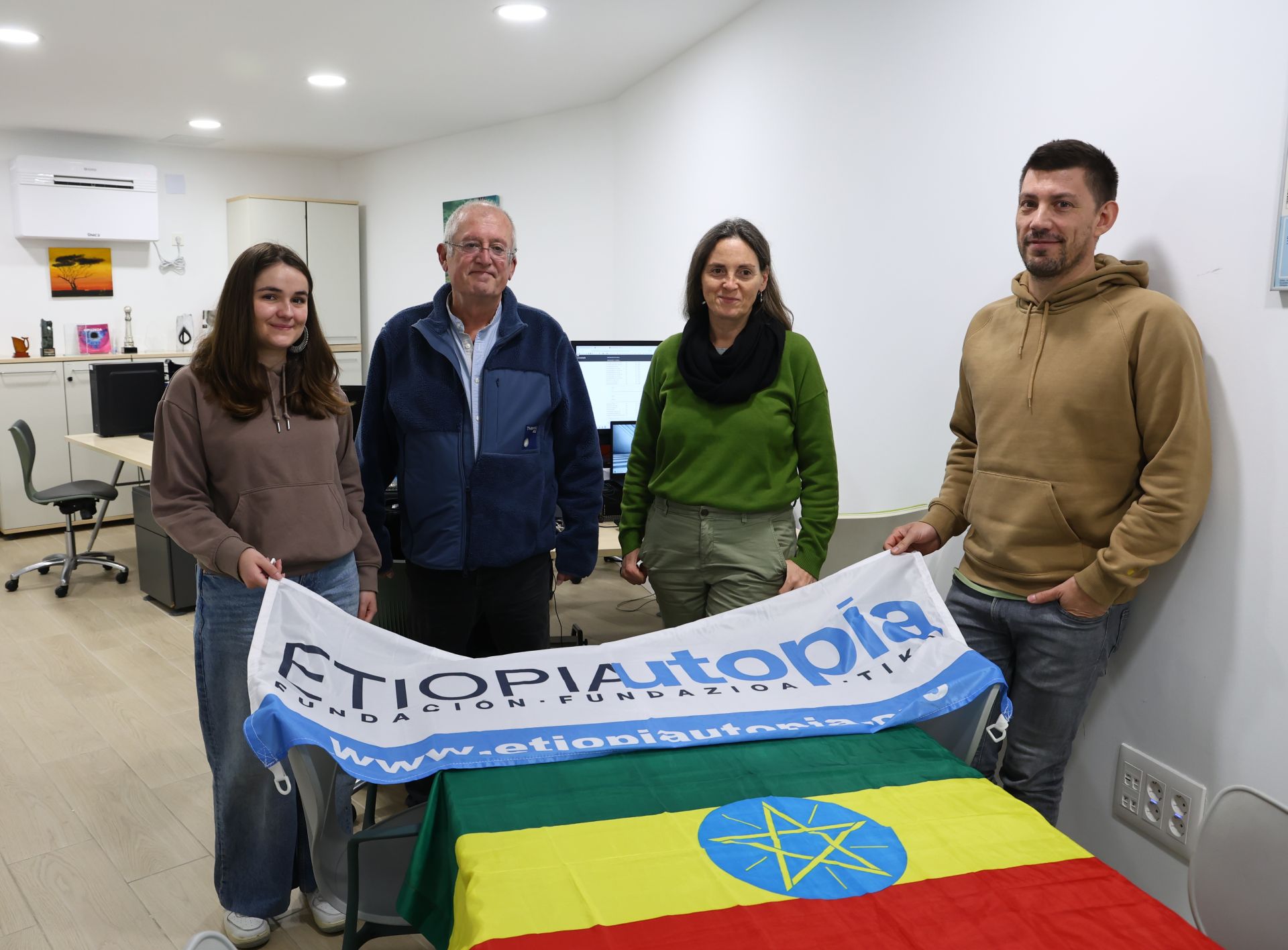 Imagen principal - La solidaridad guipuzcoana llega a Tigray