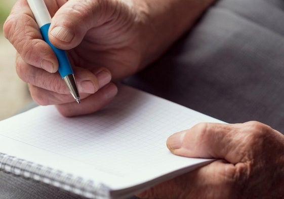 Ni crucigramas ni leer: la actividad que los mayores de 60 años deben hacer diariamente para fortalecer la memoria