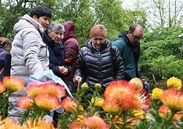 La feria de Plantas de Aia sigue siendo una cita anual marcada en rojo por los amantes de las flores.