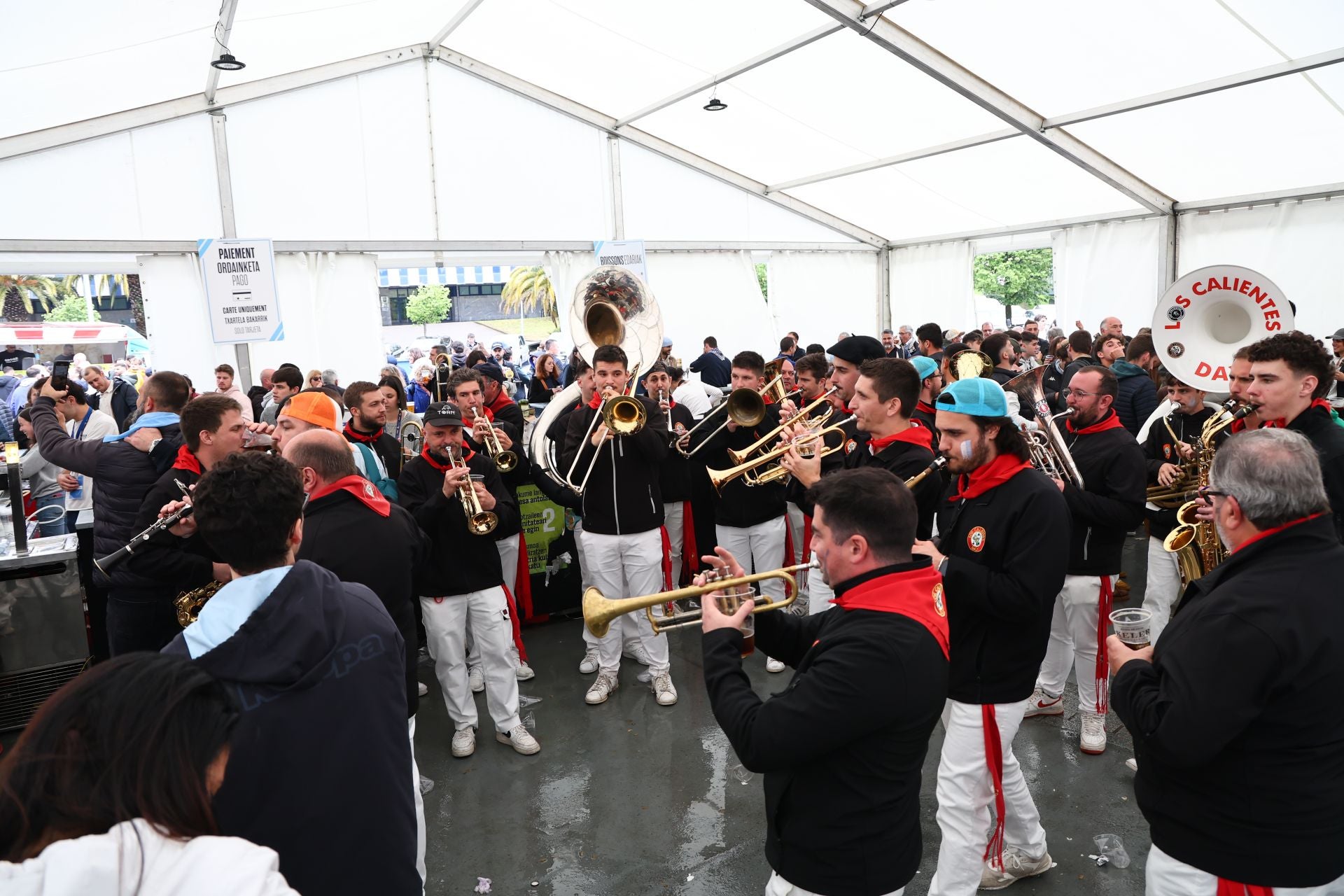Gran ambiente en Anoeta en la victoria del Aviron