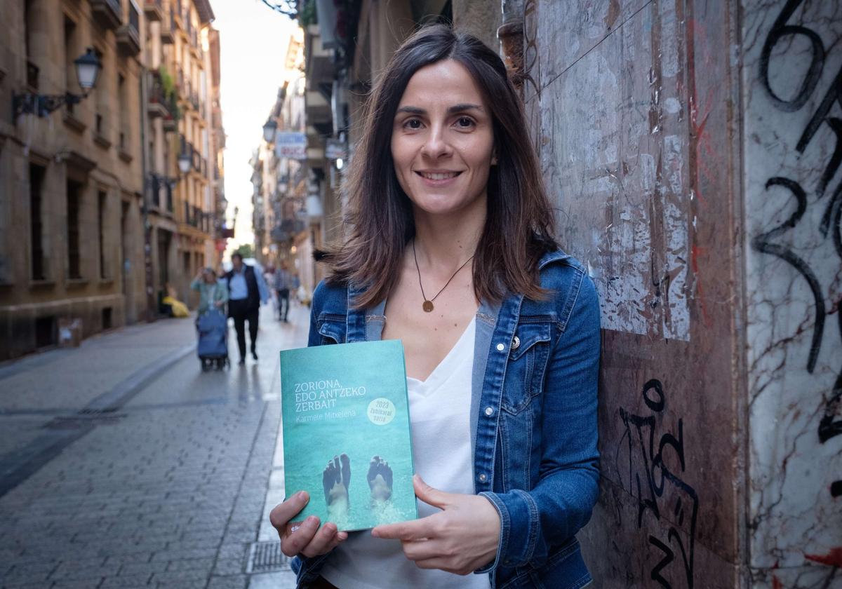 Karmele Mitxelena, en la presentación de la novela ahora galardonada.