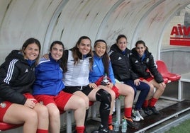 Las chicas del Oiartzun regresan este mediodía al terreno de juego para medir fuerzas con el líder.