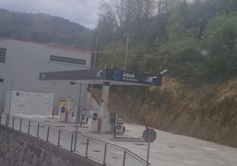 La nueva gasolinera de Asua Erreka ha abierto su instalación.