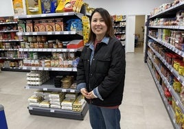 Jessy ha comenzado a regentar un supermercado, tras haber explotado varios negocios relacionados con la gastronomía china.