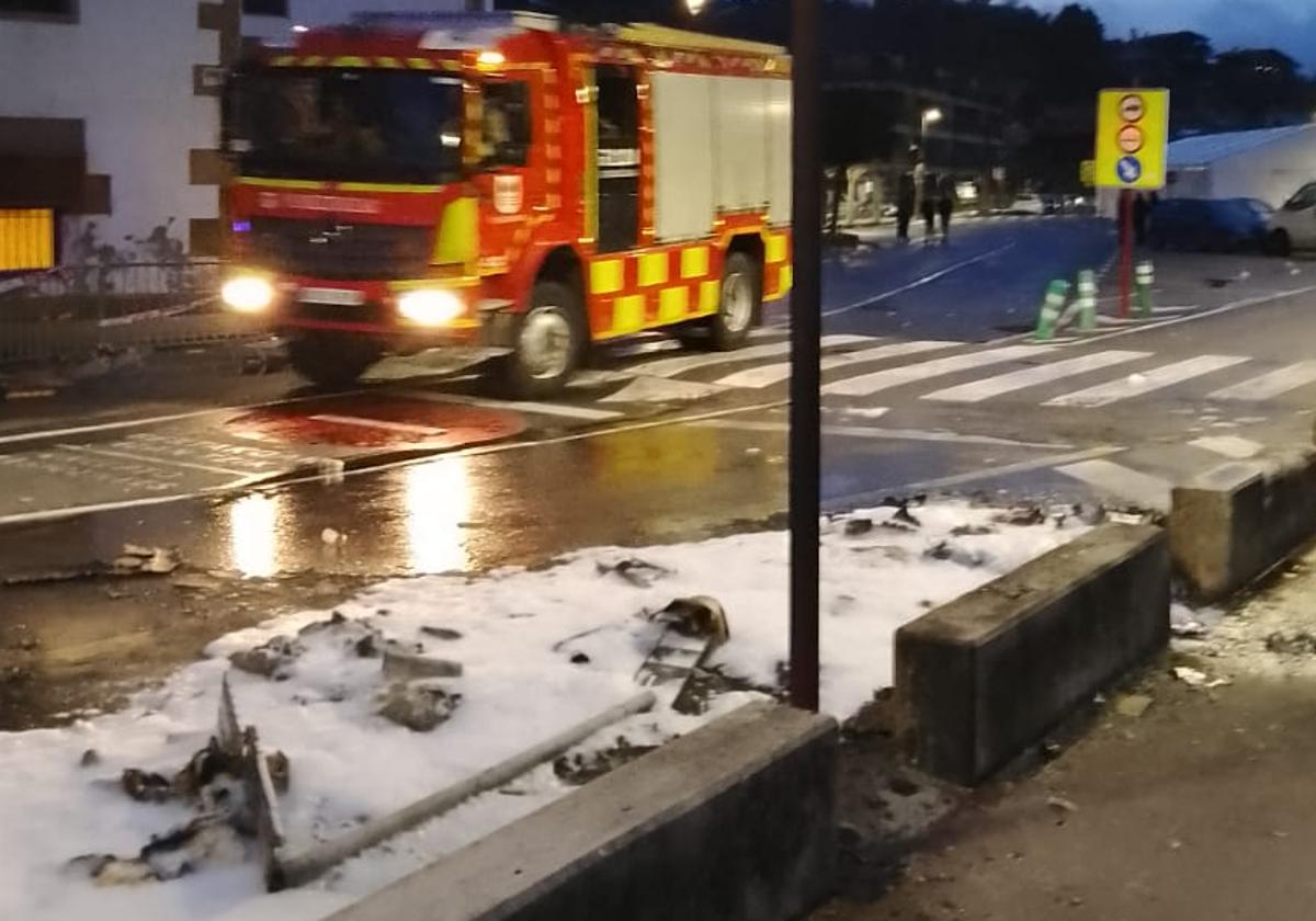 Investigan la quema de tres contenedores esta madrugada en Zumaia