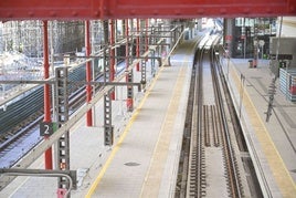 Los andenes de la estación del Norte de San Sebastián, vacíos.