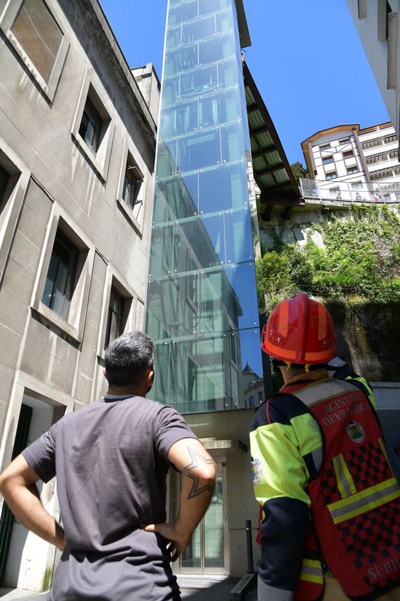 Tres horas encerrados en un ascensor