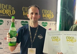 Ion Zapiain, representante de la bodega familiar Zapiain, viajó a Alemania para recibir los premios.