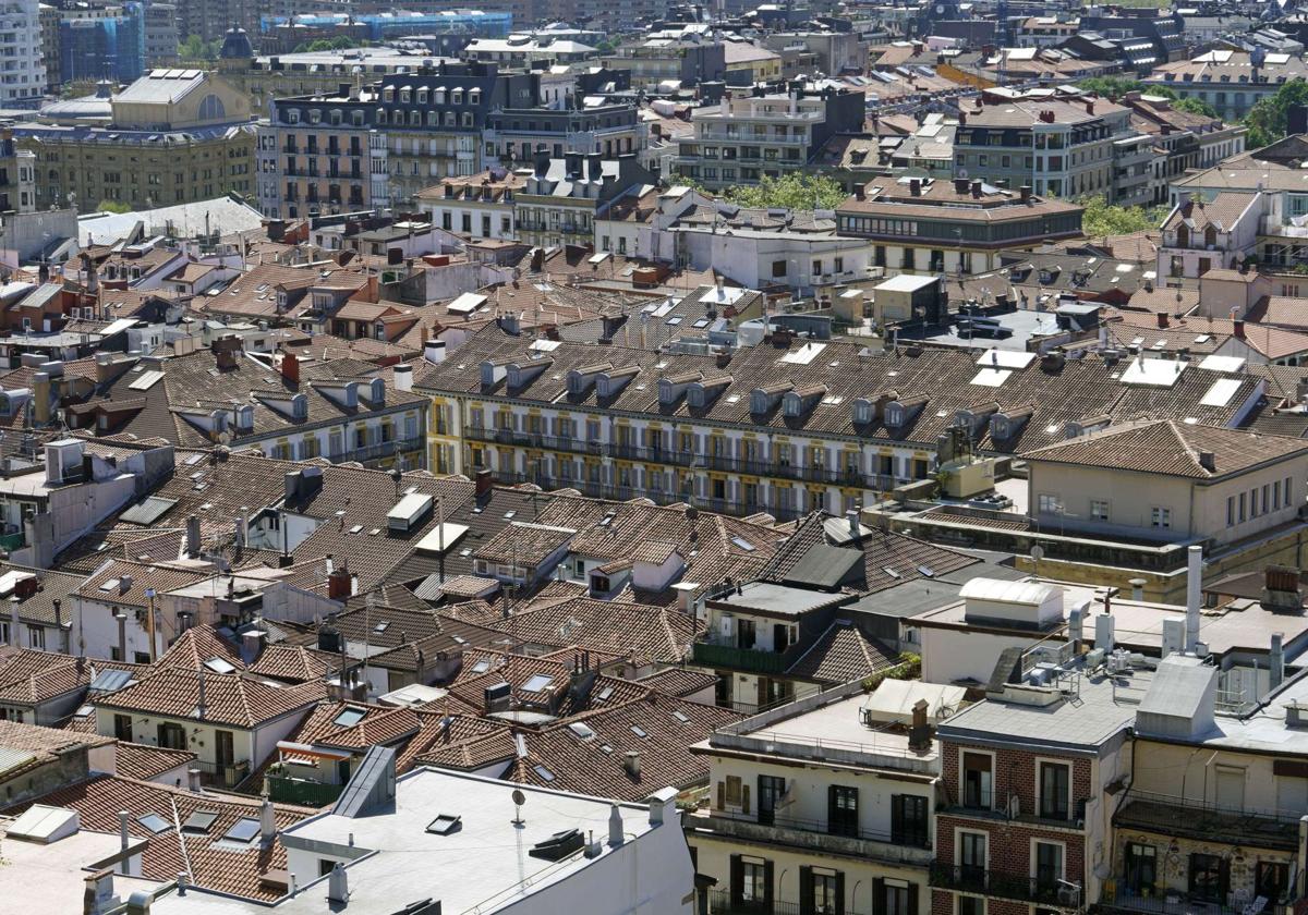 Donostia consolida el carácter residencial de la Parte Vieja y prohíbe levantes en el barrio