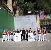 Puntistas, patrocinadores y organizadores, en la presentación en Plaza de la Trinidad.