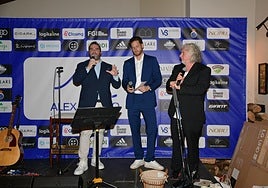 Remiro presenta su fundación, acompañado de Javier Martínez, del grupo Inveready y amigo suyo y el humorista óscar Terol