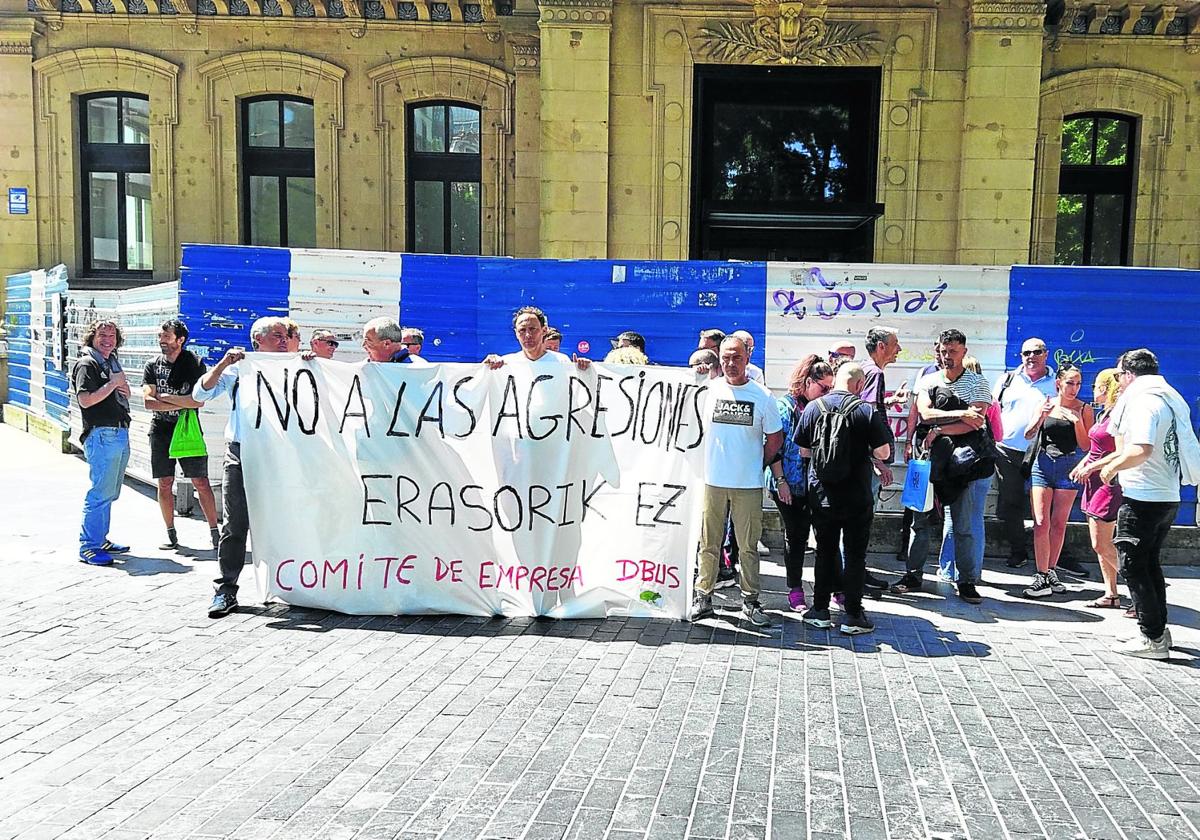 Sirimiri: concentración contra las agresiones en Dbus