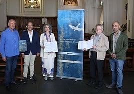 Donato Concato, Josu Okiñena, Ibone Bengoetxea, Paulo Agirrebaltzategi y Víctor Herrero de Miguel, en la presentación del libro.