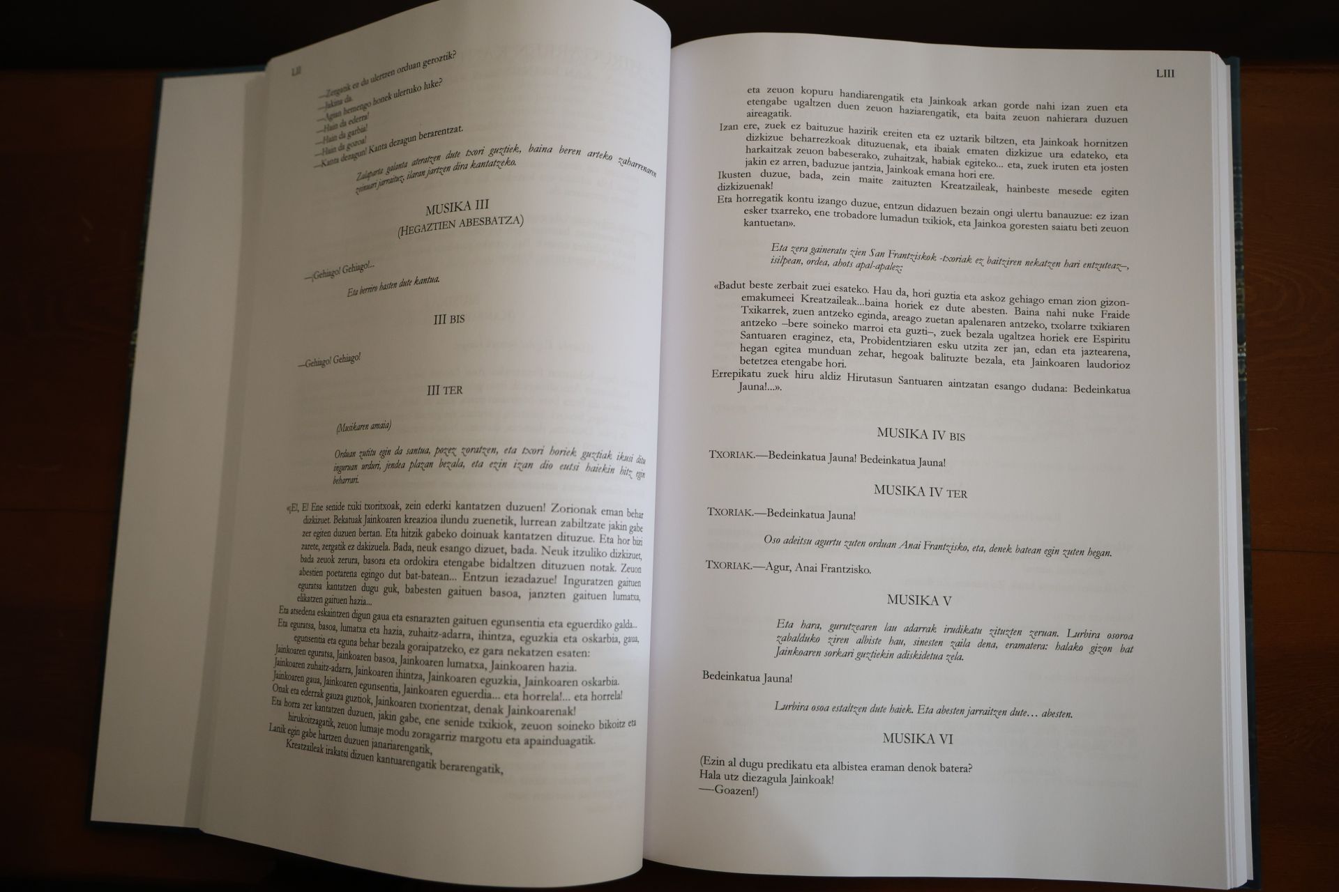 Imagen secundaria 2 - Detalles del libro. 