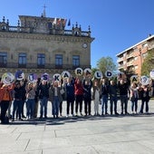 Udalko ordezkariak eta Euskaraldian parte hartuko duten eragileak, San Juan plazan egindako talde argazkian.