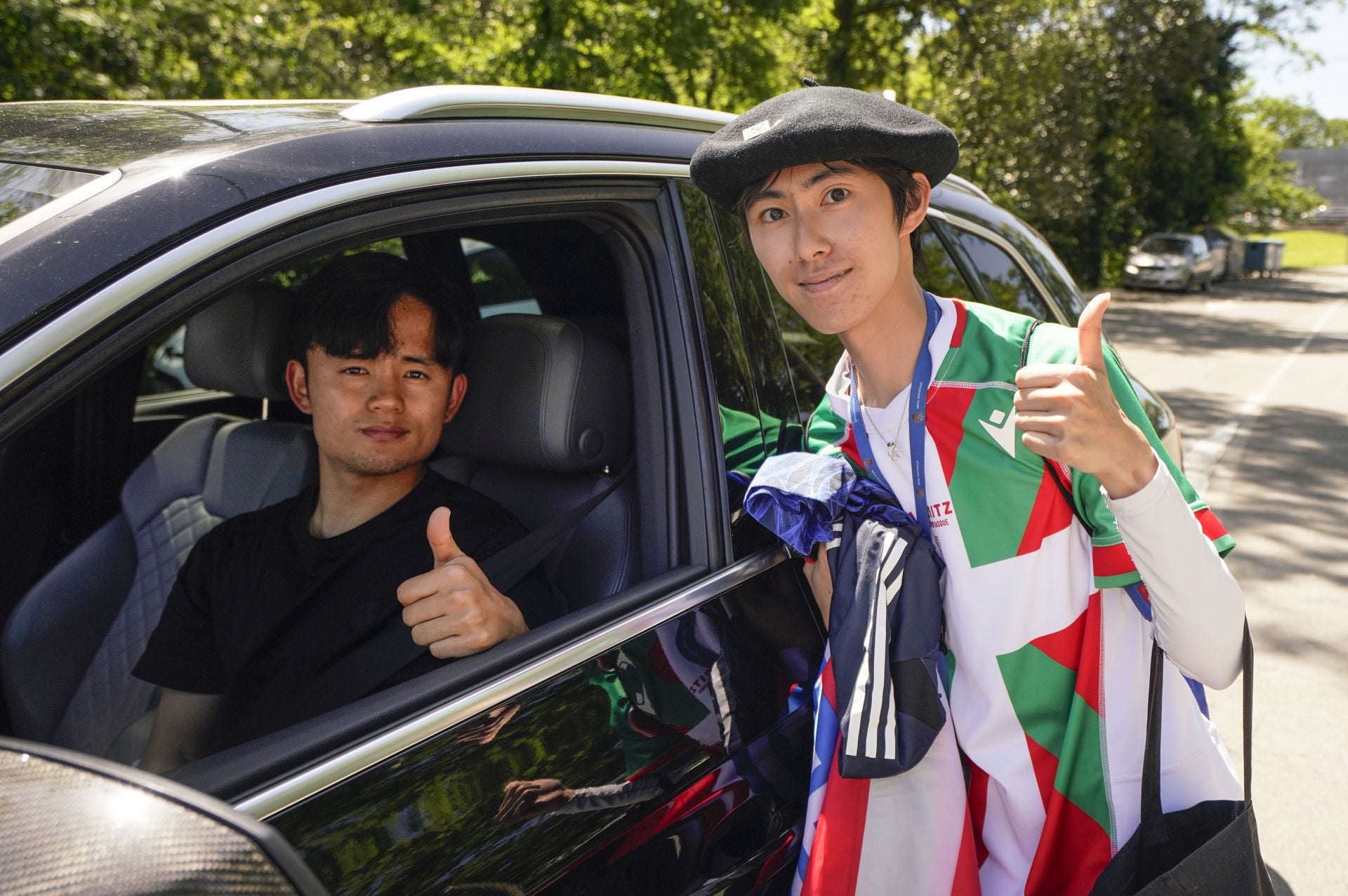 Imagen principal - «Vengo desde Japón para ver el derbi, la Real es mi pasión»