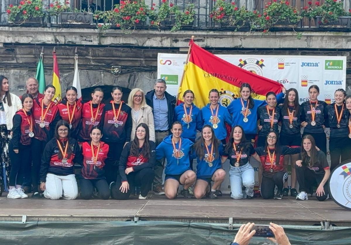 El éxito de las cadetes en Castro refrenda la gran temporada del TAK
