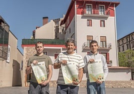 Gaizka Etxeberria, Txus Alonso y Lander Jiménez en la presentación del 'Txaranga Eguna' que se celebrará el día 17.