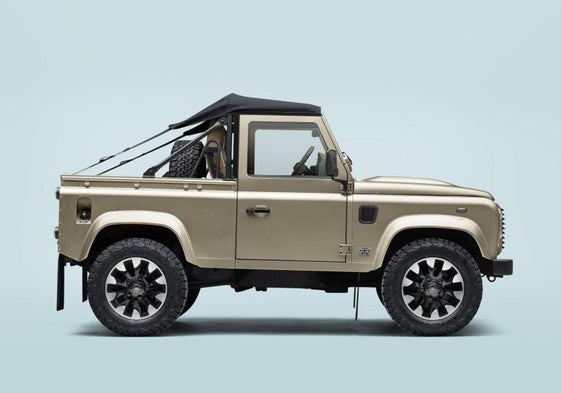 Imagen del icónico Defender V8 Soft Top by Land Rover Classic.