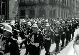 Guardias municipales uniformados.