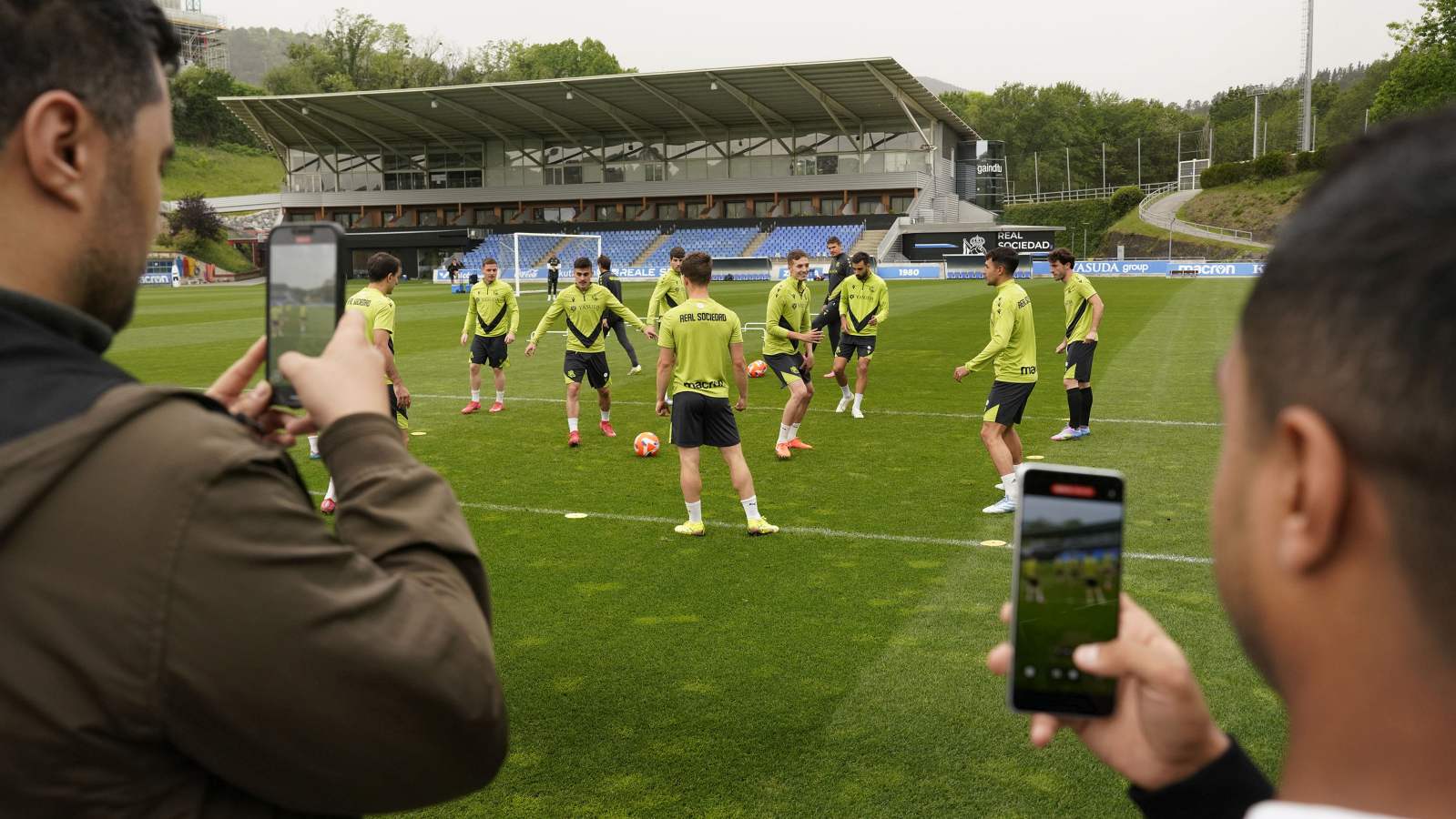La Real Sociedad prepara el derbi