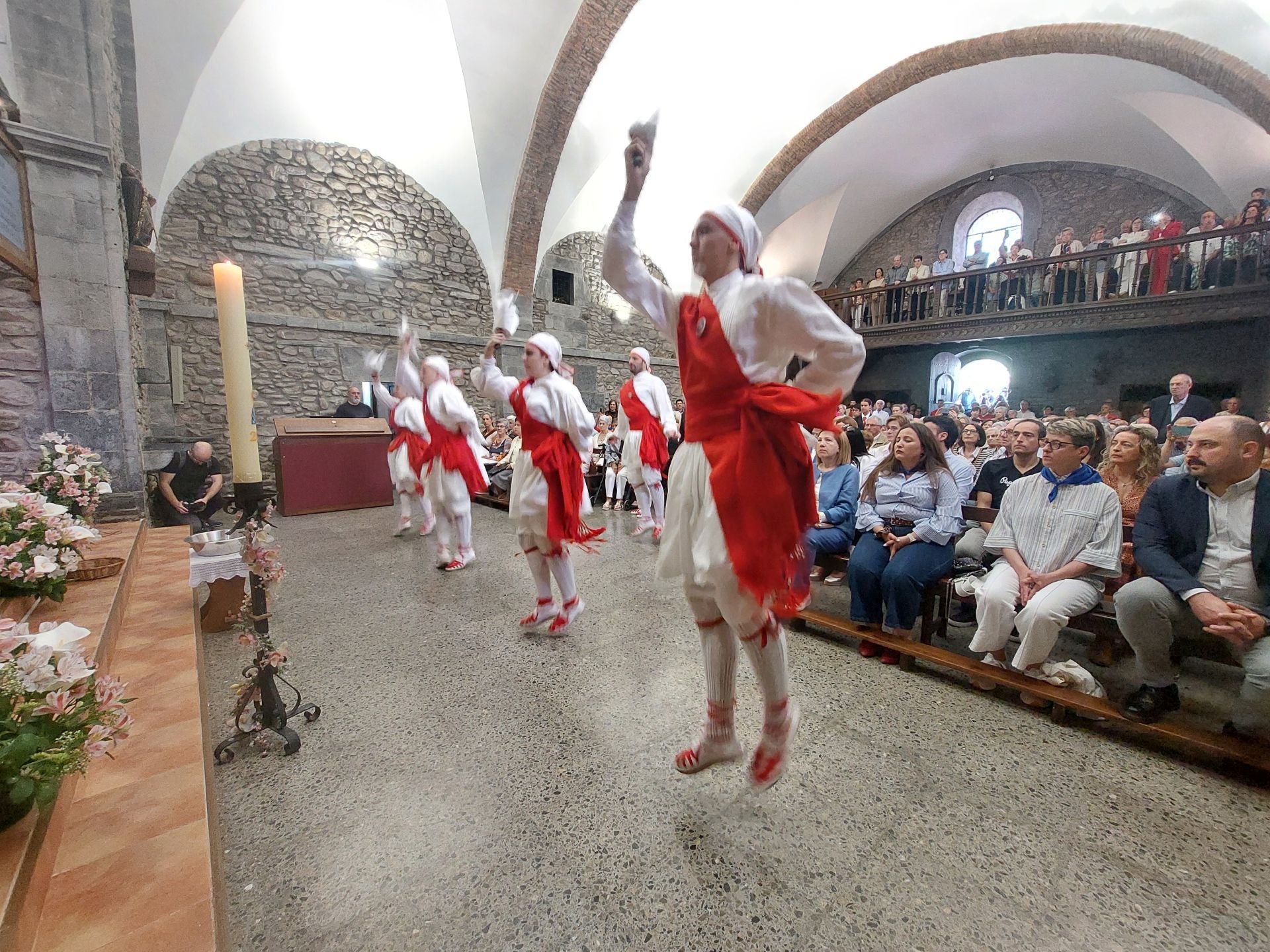 Jendetza bildu da Santa Krutz Egunean