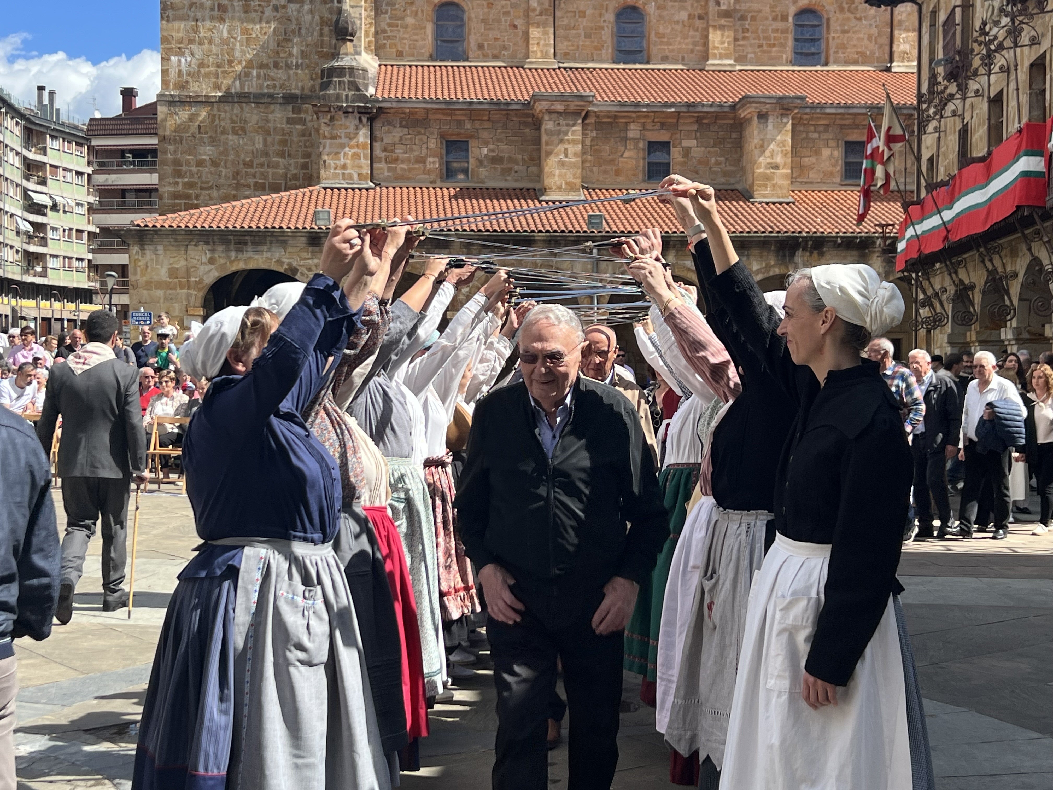 Histórica y emotiva Ezpata Dantza
