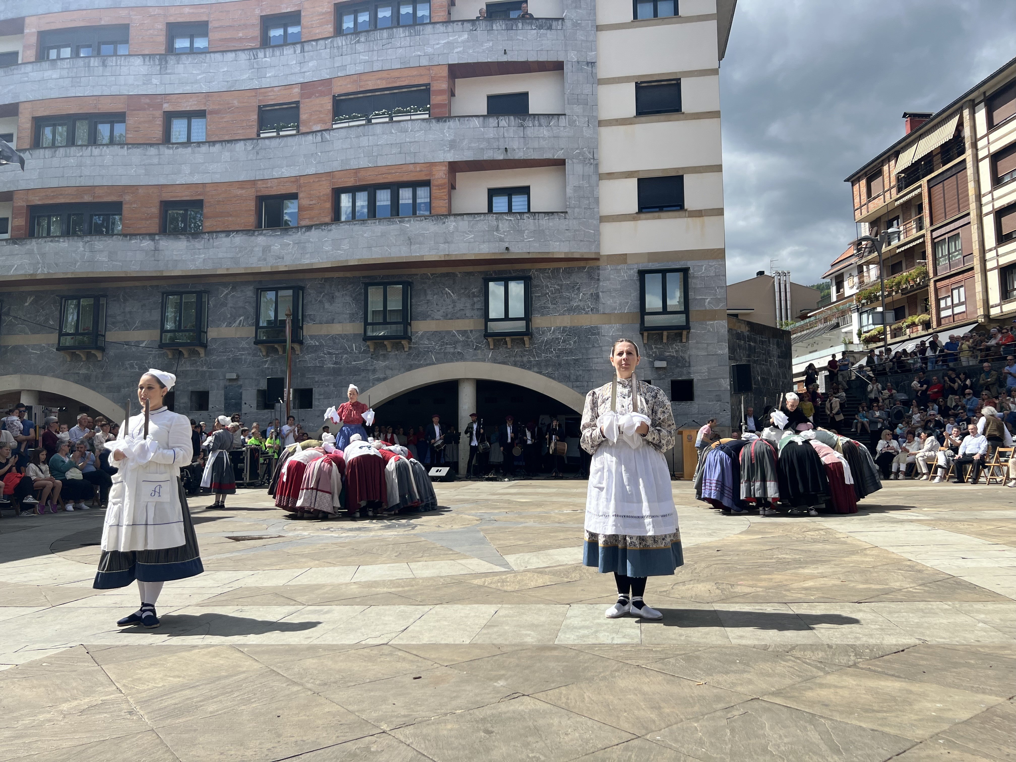 Histórica y emotiva Ezpata Dantza