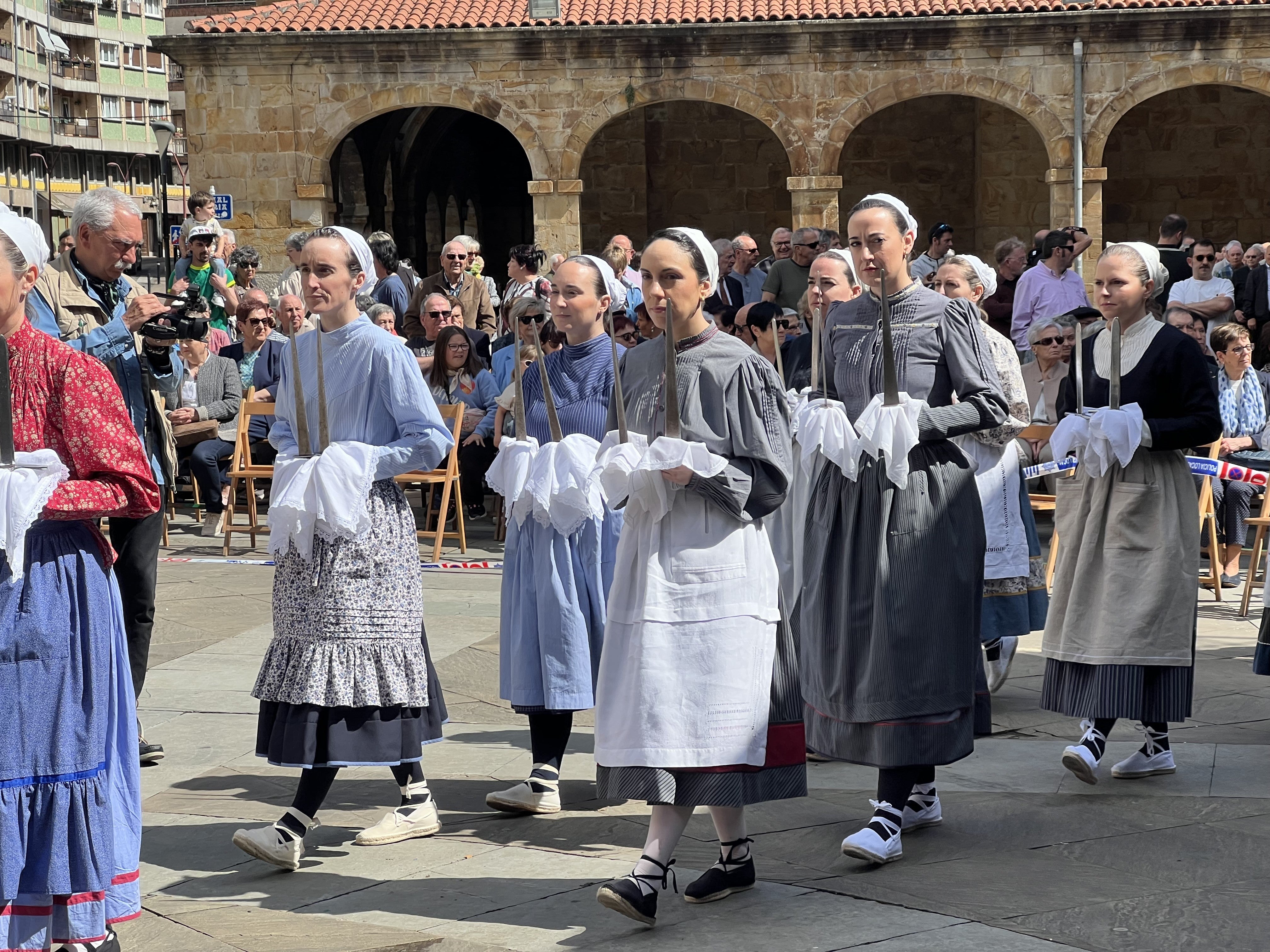 Histórica y emotiva Ezpata Dantza