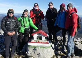 Fotografía actual que ilustra la portada de 'The Mountain Family'.