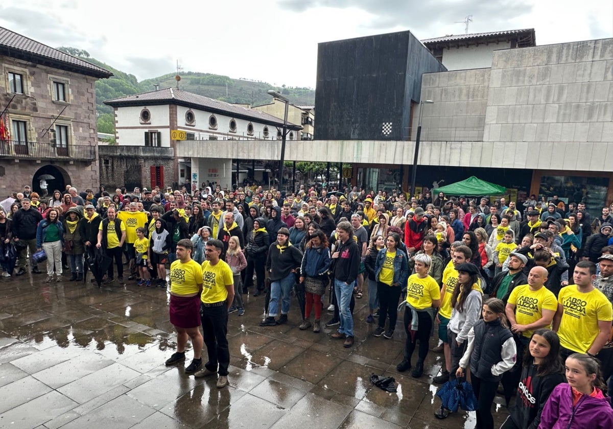 Acampan en la plaza de Elizondo en apoyo a los procesados por Aroztegia