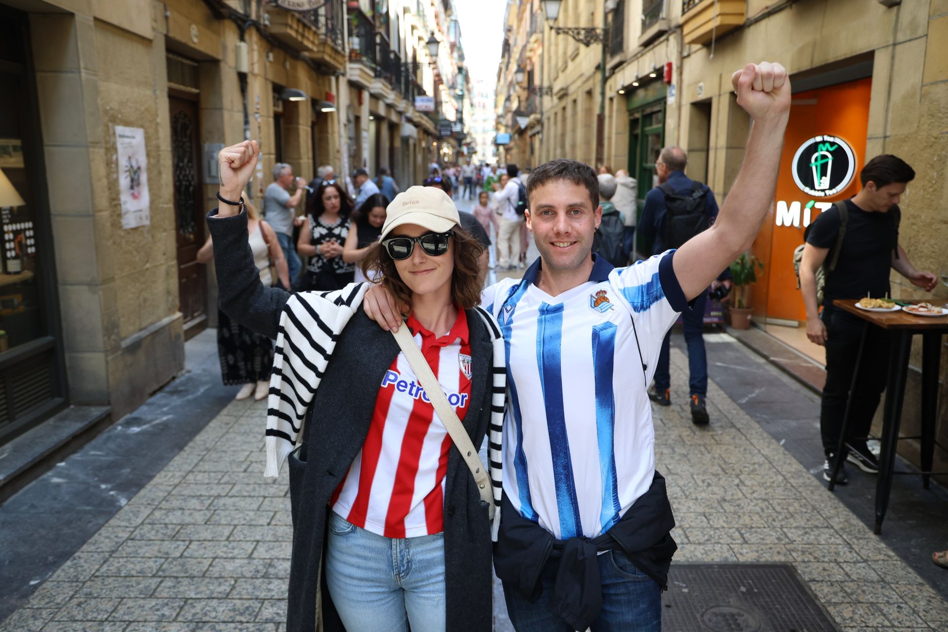 El derbi ya calienta motores en las calles de Donostia
