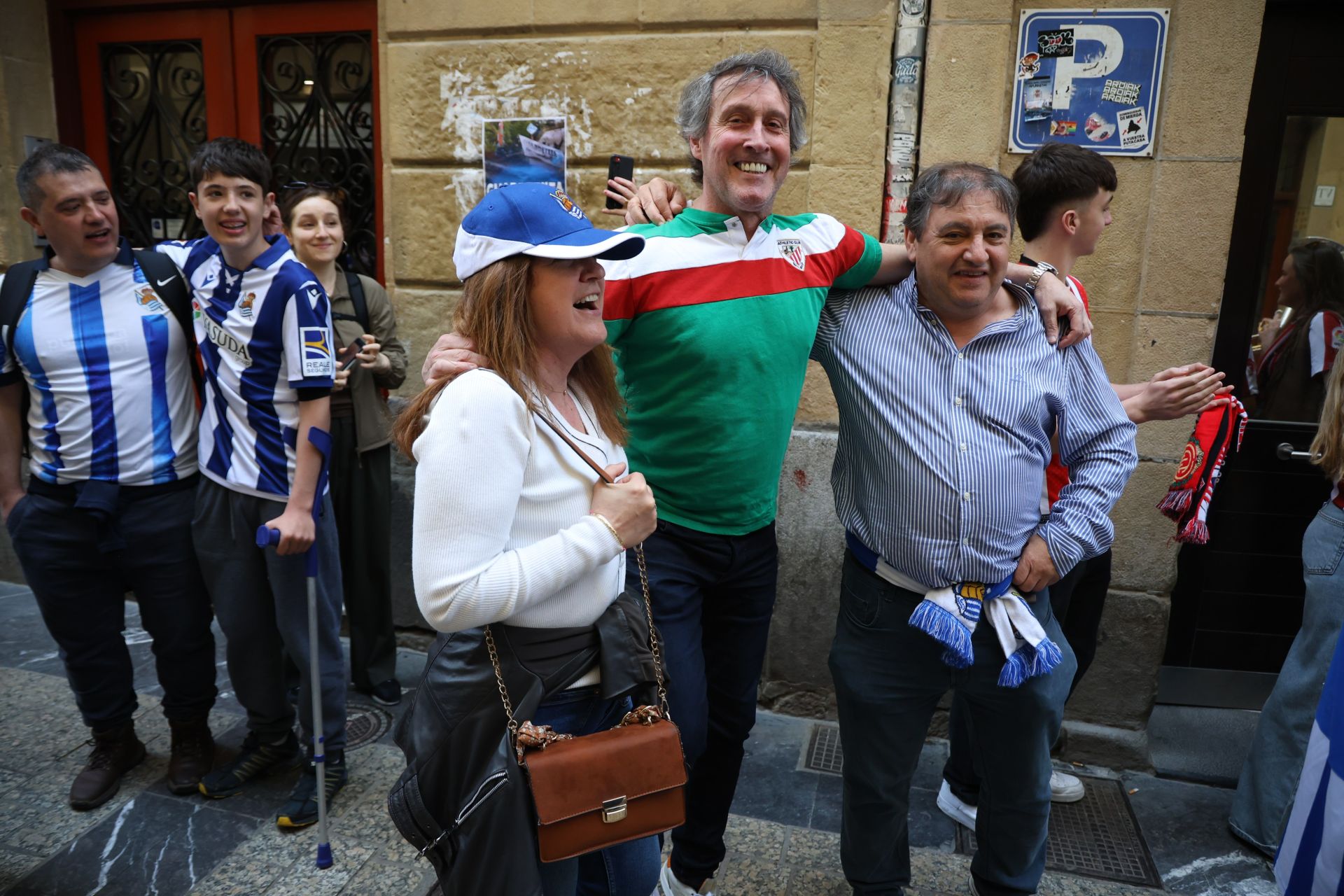 El derbi ya calienta motores en las calles de Donostia