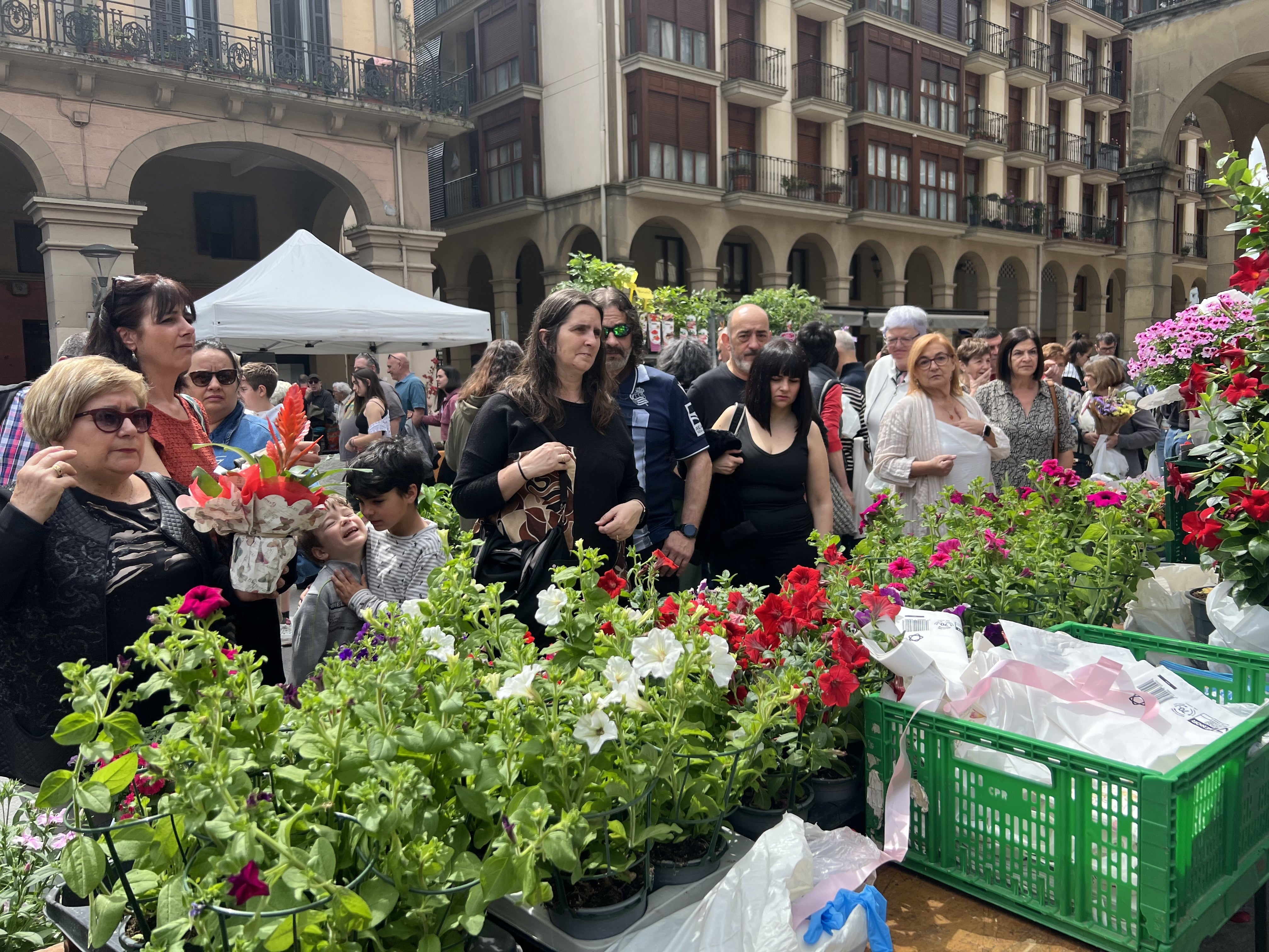 Flores y plantas, el regalo perfecto para el día de la madre en Urretxu