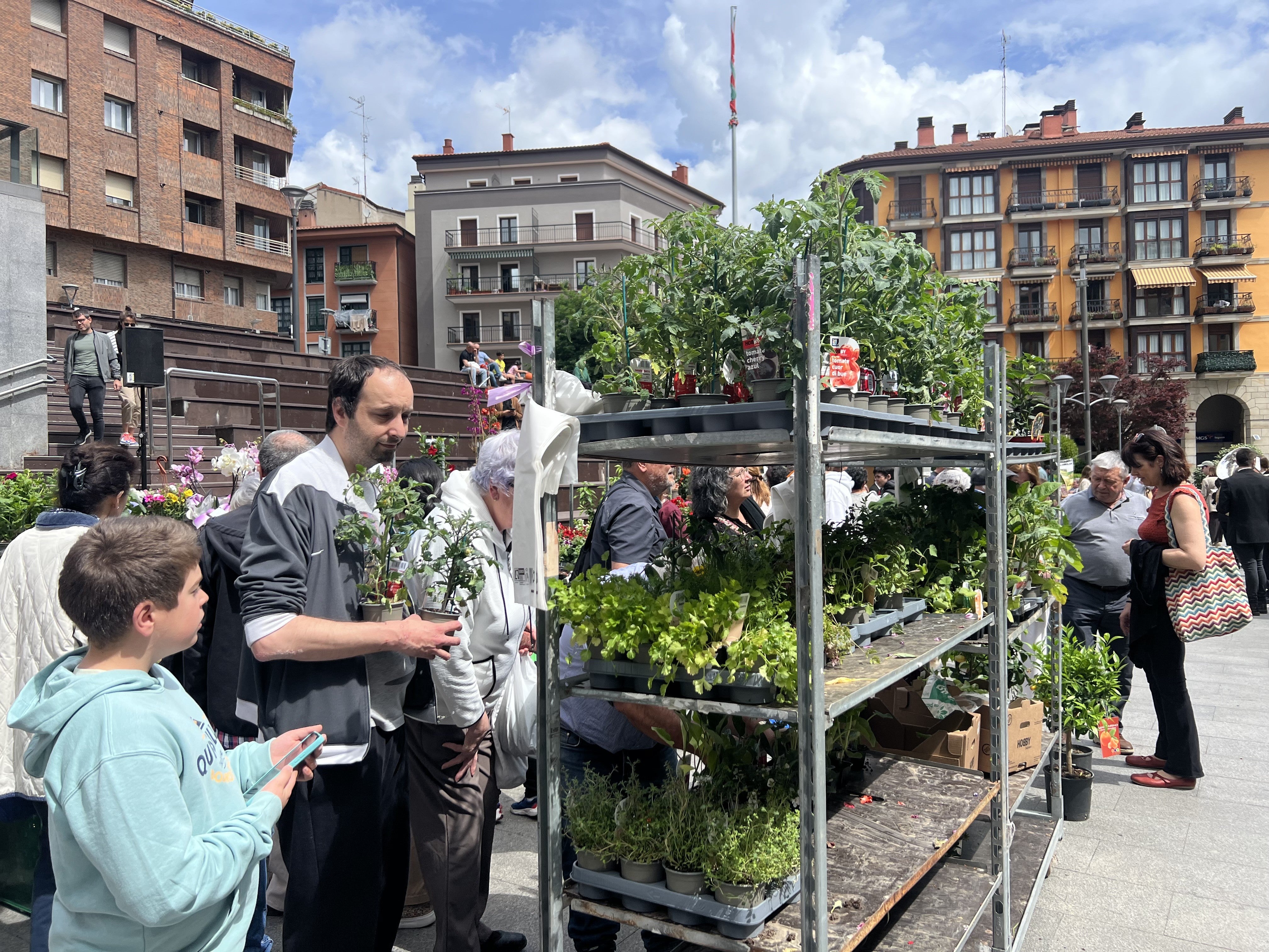 Flores y plantas, el regalo perfecto para el día de la madre en Urretxu