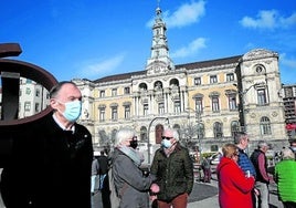 La Justicia avala el cese de un funcionario de Bilbao que se negó a llevar mascarilla