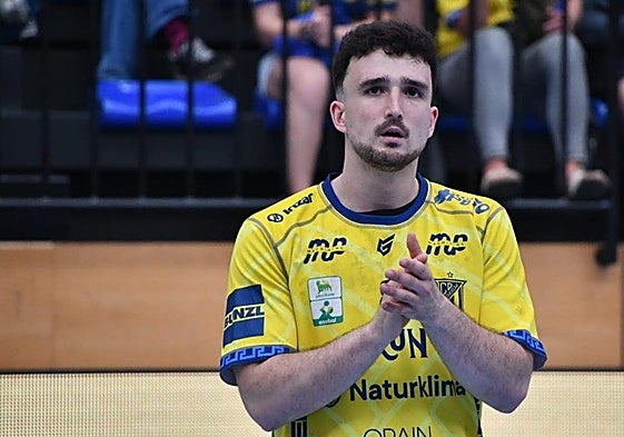 Mikel Zabala en un partido con el Bidasoa