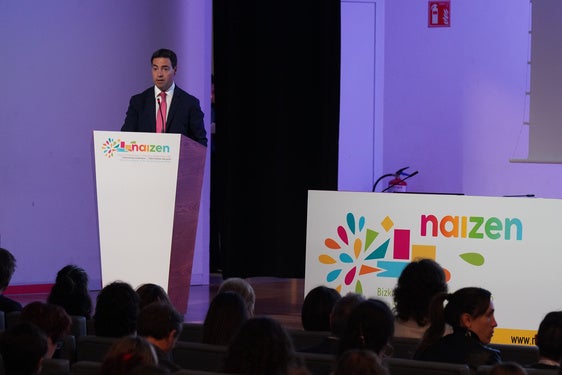 El lehendakari, durante su intervención del congreso organizado por Naizen.