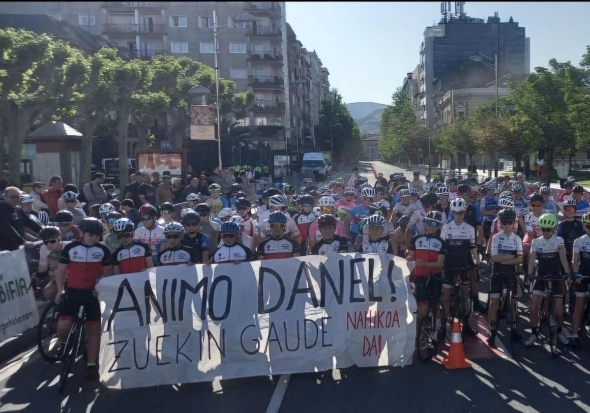 La familia del ciclista fallecido en Calpe tras un atropello recibe el apoyo del ciclismo guipuzcoano