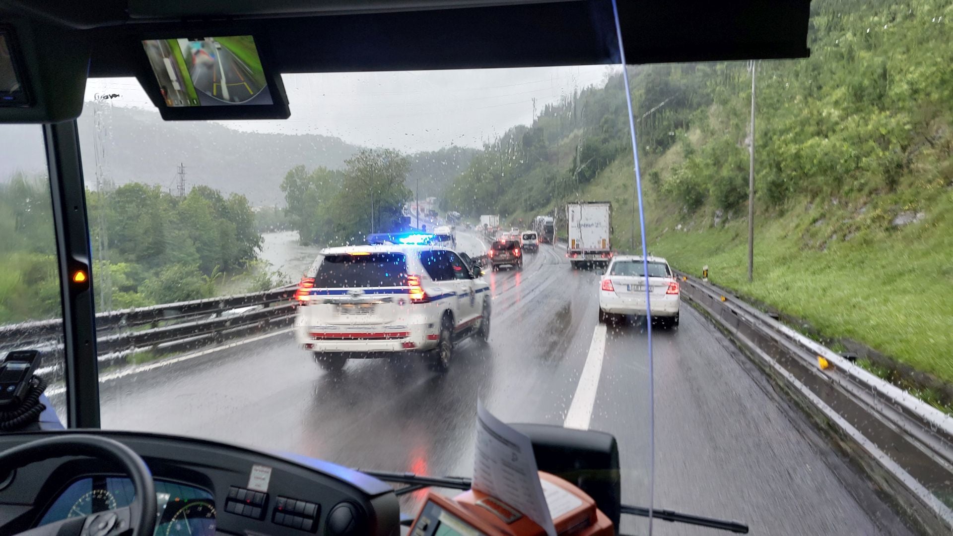 Tráfico lento en la N-1 en Andoain esta mañana.