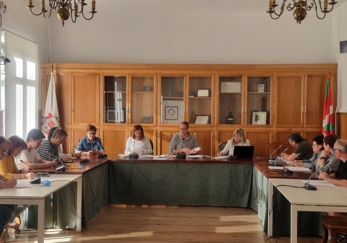 Sesión plenaria sin puntos relevantes celebrada en el ayuntamiento