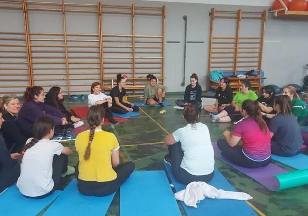 Amantalak y Ayuntamiento impulsan un taller de autodefensa feminista