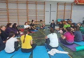 Alta participación al taller de autodefensa feminista desarrollado el pasado verano.