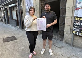 Ainhoa Sánchez y Julen Perales dieron a conocer la información del concurso.