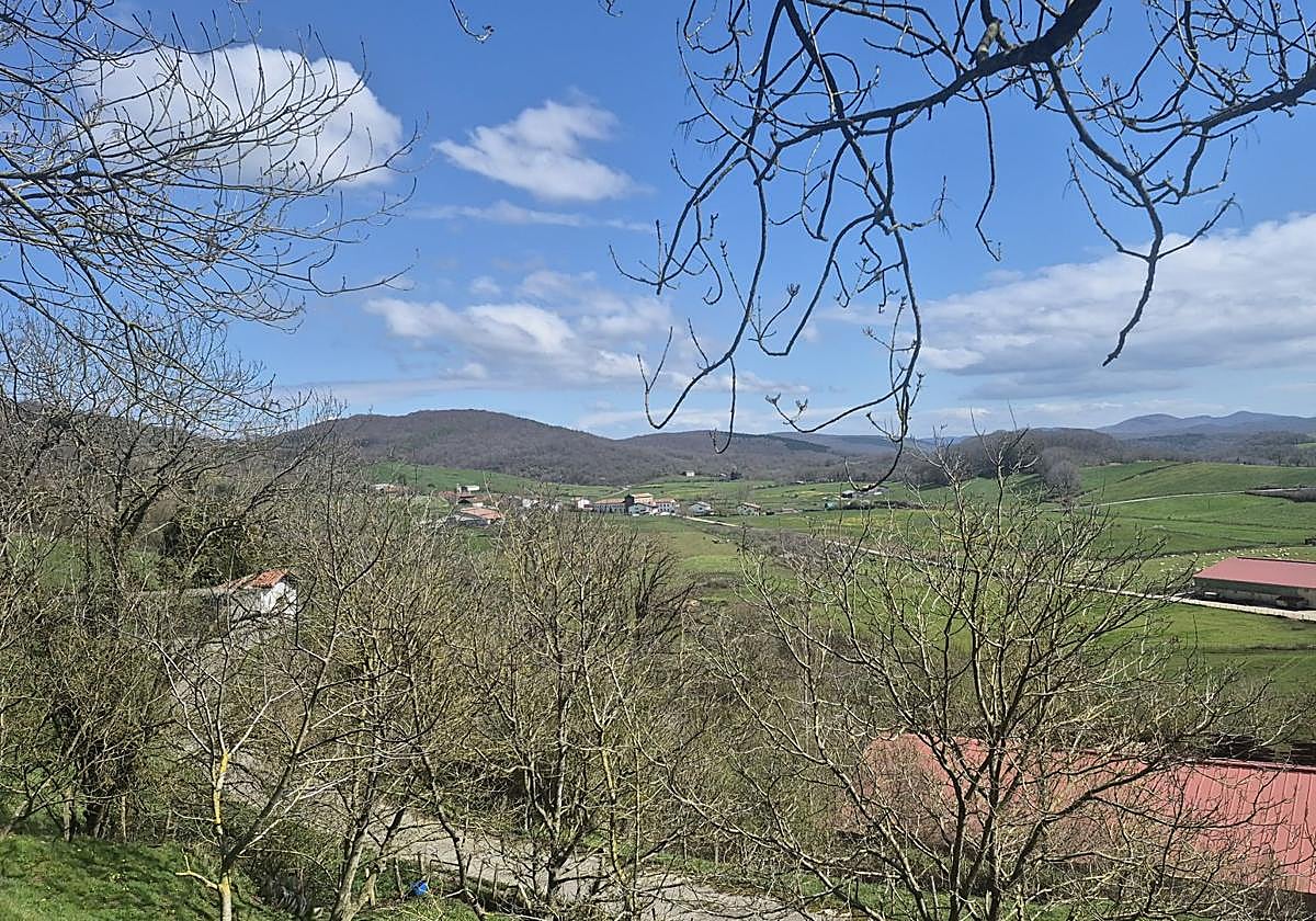 Los extensos prados de Aldatz y Etxarri nos recuerdan a las campiñas francesas.