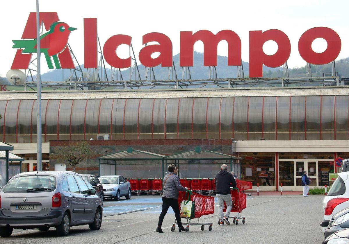 Alcampo anuncia un plan de ajuste que afectará a dos tiendas de Euskadi
