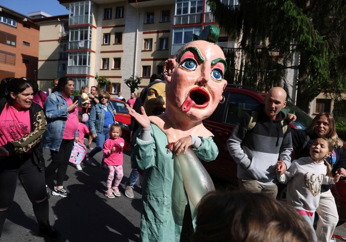 Imagen principal - El día de los niños y un festival de rock, este viernes en las fiestas de Bidebieta