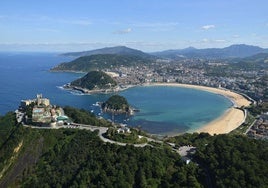 Vista aérea de San Sebastián y de la bahía de La Concha.